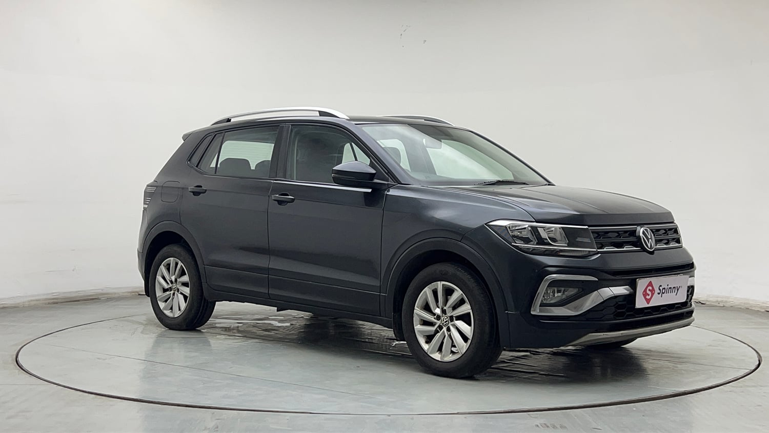 Used 2022 Volkswagen Taigun Highline 1.0 TSI AT Petrol Automatic exterior RIGHT FRONT CORNER VIEW