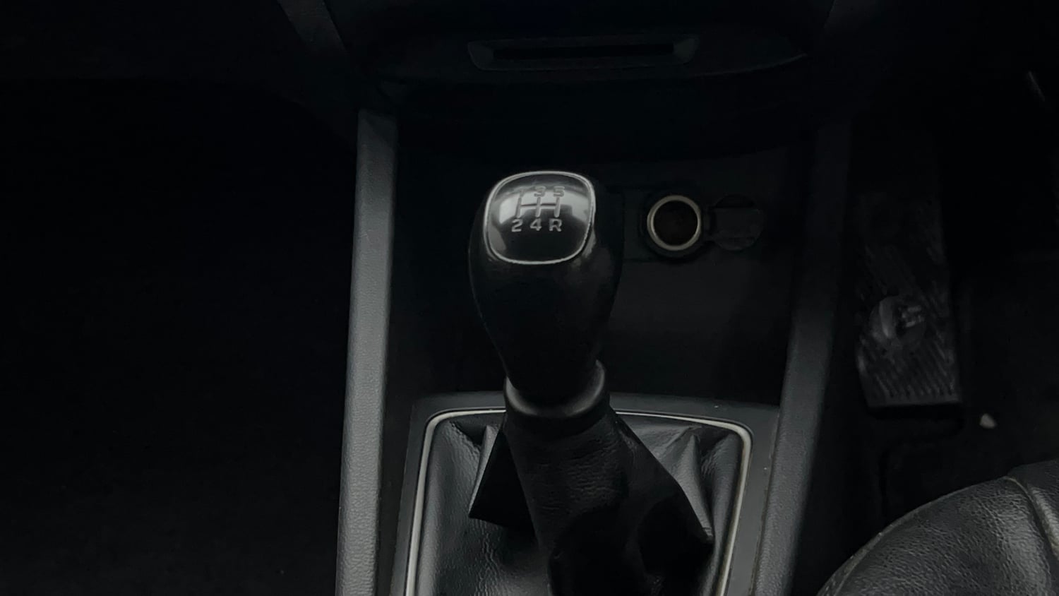 Used 2016 Hyundai Elite i20 Sportz 1.2 Petrol Manual interior GEAR  KNOB VIEW