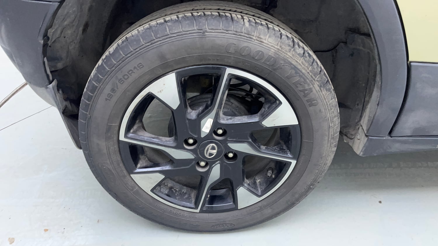 Used 2022 Tata Punch Kaziranga Creative MT Petrol Manual tyres RIGHT REAR TYRE RIM VIEW