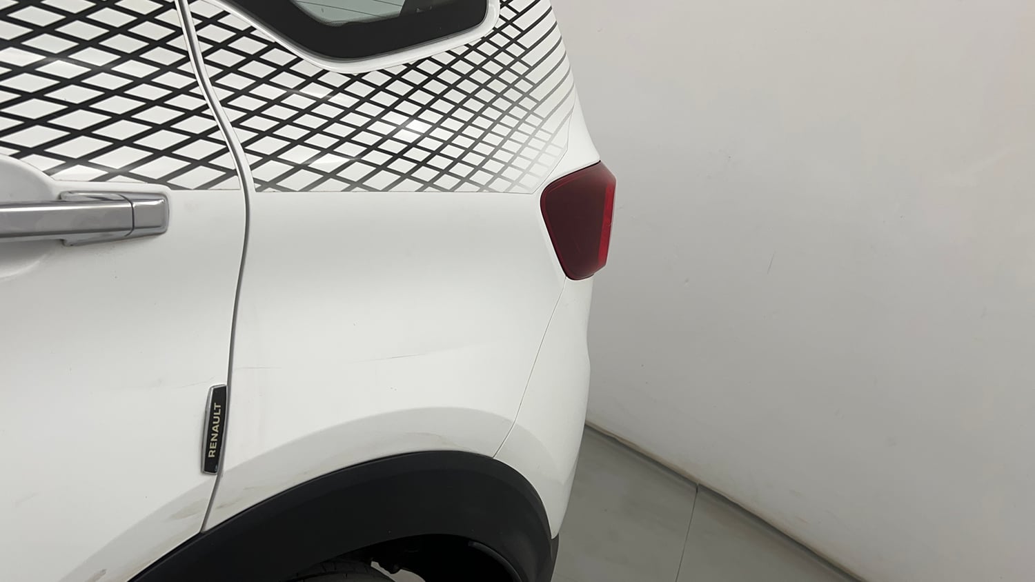 Used 2023 Renault Triber RXZ Petrol Manual dents MINOR SCRATCH