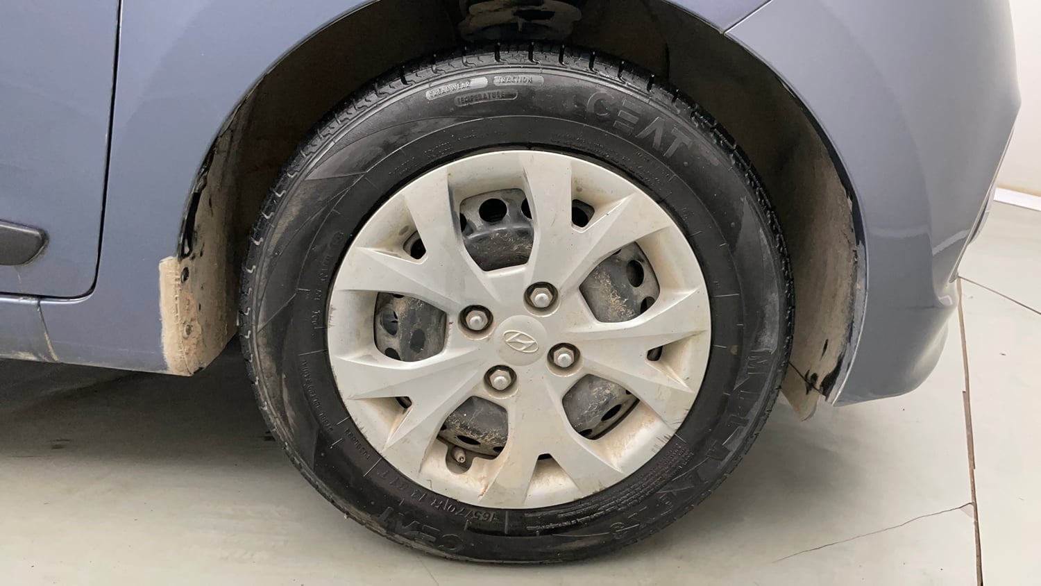 Used 2014 Hyundai Grand i10 Magna 1.2 Kappa VTVT Petrol Manual tyres RIGHT FRONT TYRE RIM VIEW