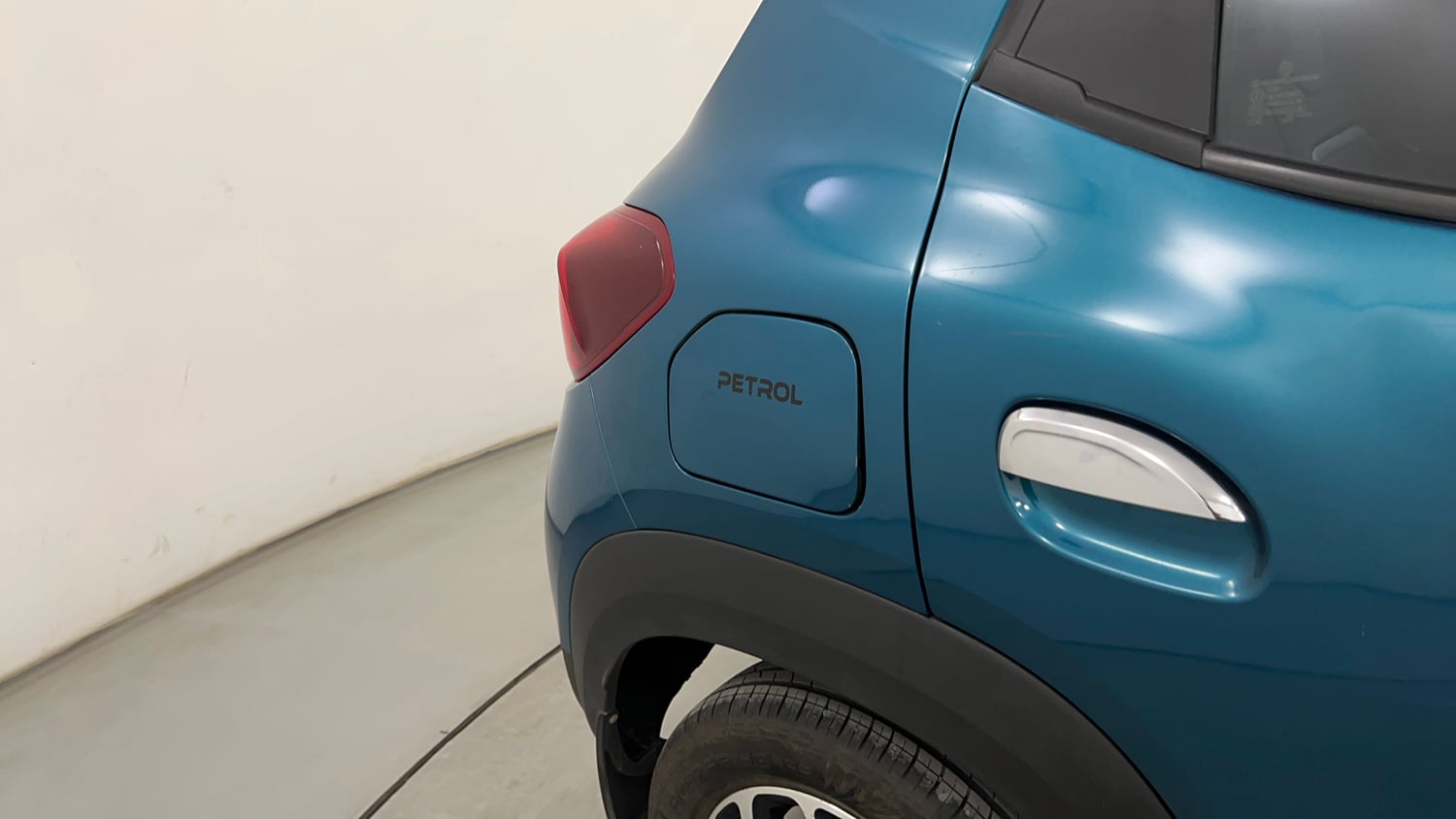 Used 2020 Renault Kwid CLIMBER 1.0 Opt Petrol Manual dents MINOR DENT