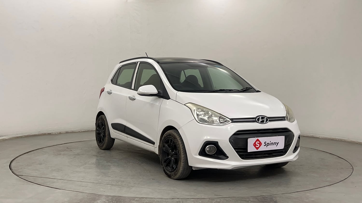 Used 2015 Hyundai Grand i10 Sportz AT 1.2 Kappa VTVT Petrol Automatic exterior RIGHT FRONT CORNER VIEW