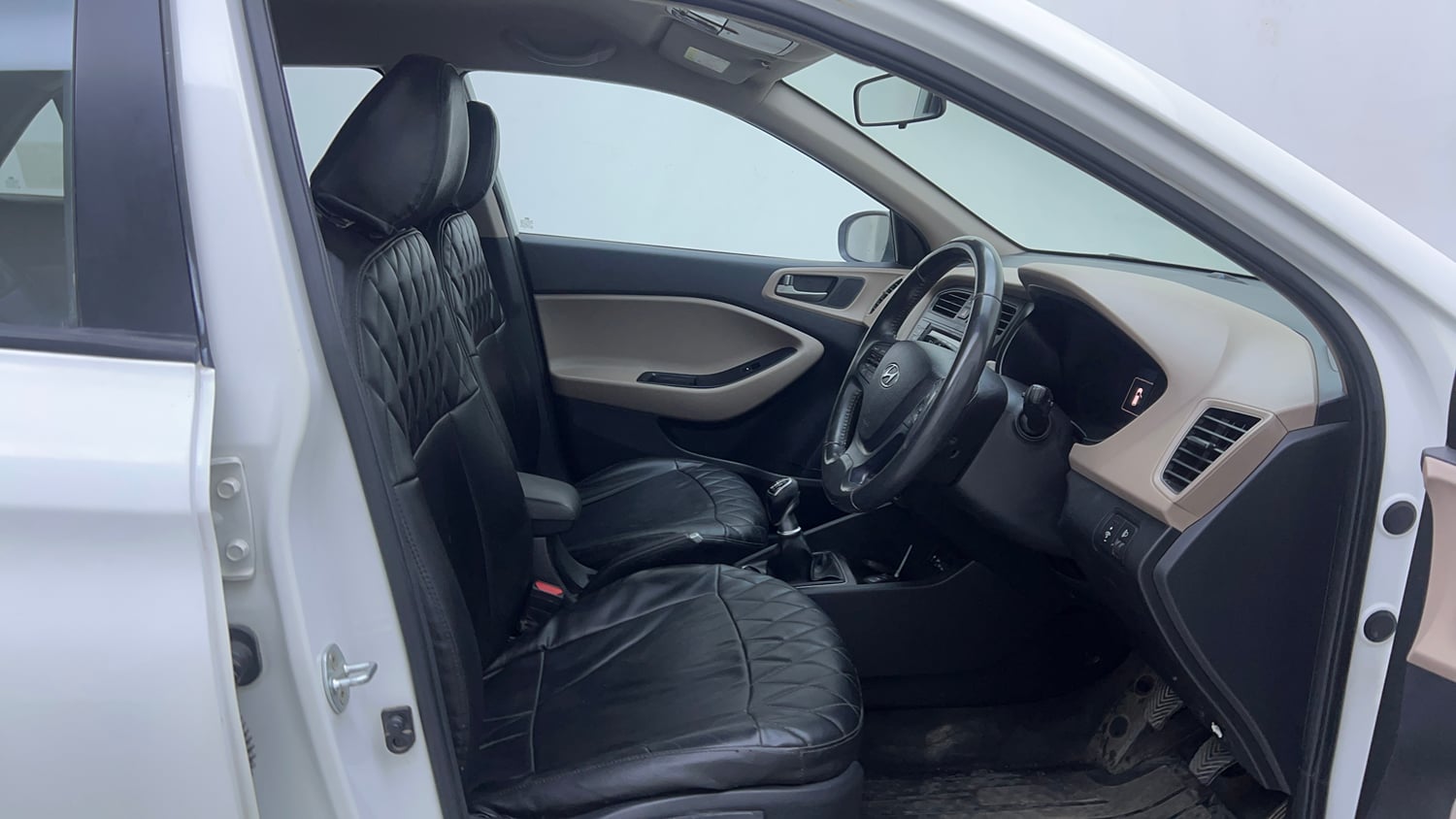 Used 2016 Hyundai Elite i20 Asta 1.4 CRDI Diesel Manual interior RIGHT SIDE FRONT DOOR CABIN VIEW