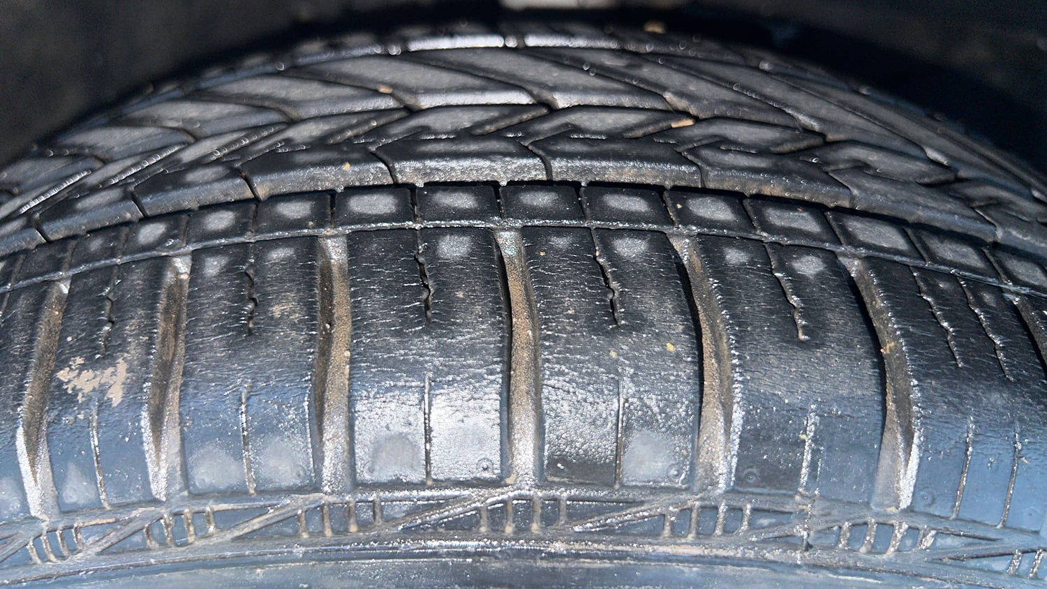 Used 2013 Honda Amaze 1.2 S i-VTEC Petrol Manual tyres RIGHT FRONT TYRE TREAD VIEW