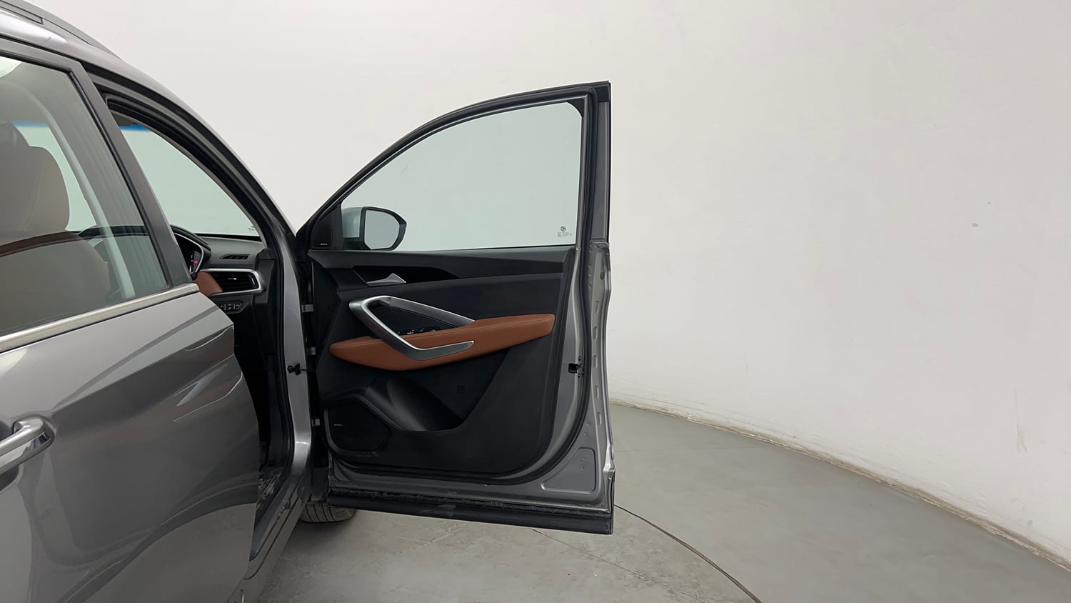 Used 2021 MG Motors Hector Plus Sharp 1.5 Petrol Turbo CVT 6-STR Petrol Automatic interior RIGHT FRONT DOOR OPEN VIEW