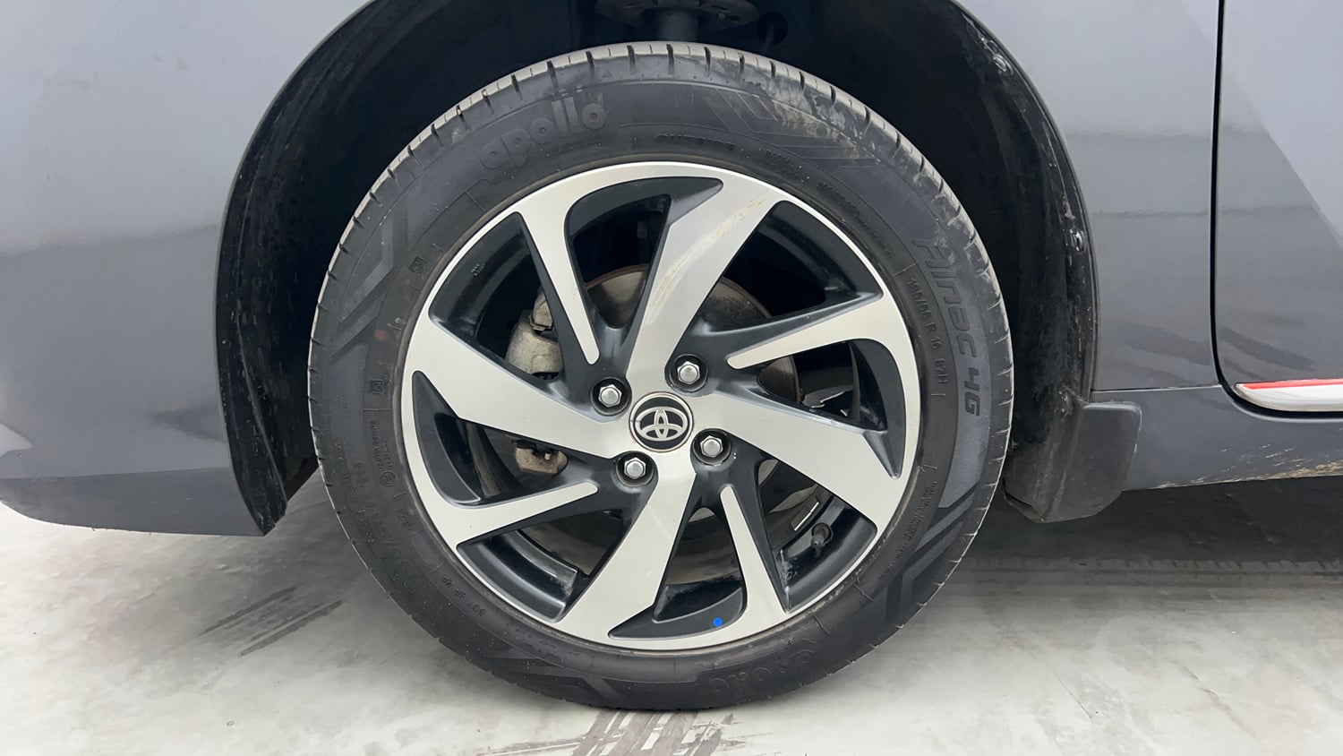 Used 2023 Toyota Glanza V Petrol Manual tyres LEFT FRONT TYRE RIM VIEW