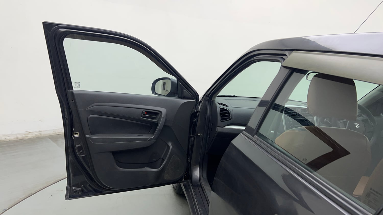 Used 2018 Maruti Suzuki Vitara Brezza [2016-2020] LDi Diesel Manual interior LEFT FRONT DOOR OPEN VIEW