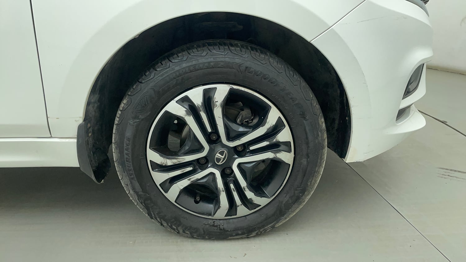 Used 2023 Tata Tiago XT CNG Cng Manual tyres RIGHT FRONT TYRE RIM VIEW