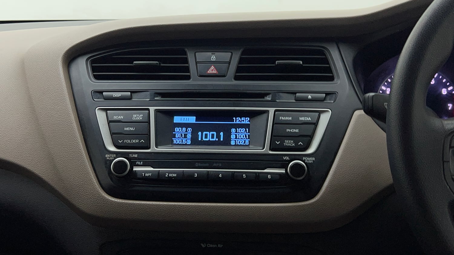 Used 2016 Hyundai Elite i20 Sportz 1.2 Petrol Manual top_features Integrated (in-dash) music system