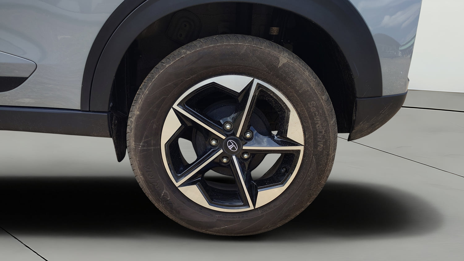 Used 2026 Tata Nexon Creative Plus (PS) 1.2 iCNG 6MT Dual Tone Cng Manual tyres LEFT REAR TYRE RIM VIEW