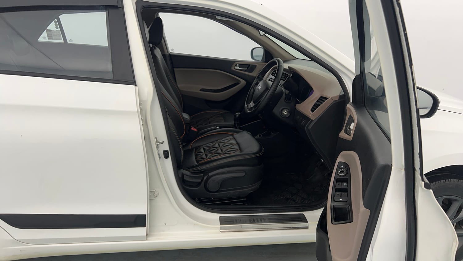 Used 2020 Hyundai Elite i20 Sportz Plus 1.2 Petrol Manual interior RIGHT SIDE FRONT DOOR CABIN VIEW