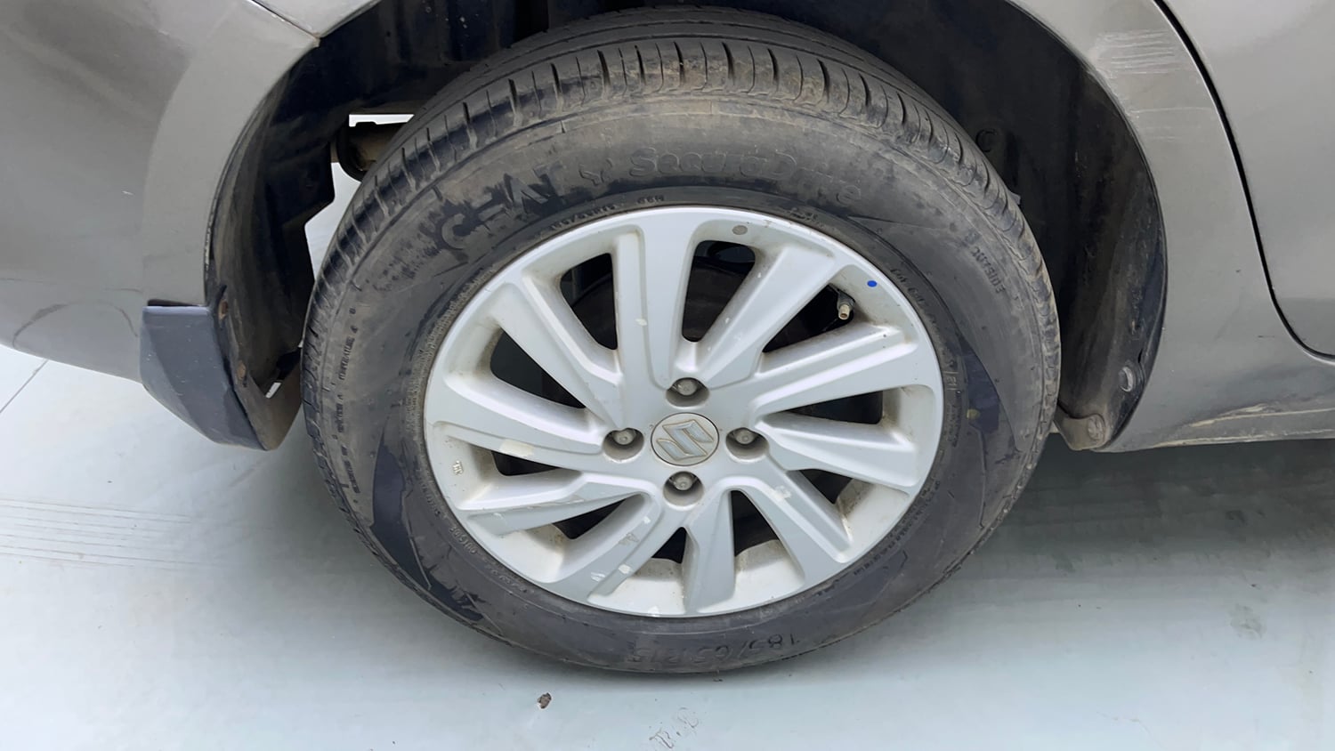 Used 2015 Maruti Suzuki Swift Dzire ZXI Petrol Manual tyres RIGHT REAR TYRE RIM VIEW
