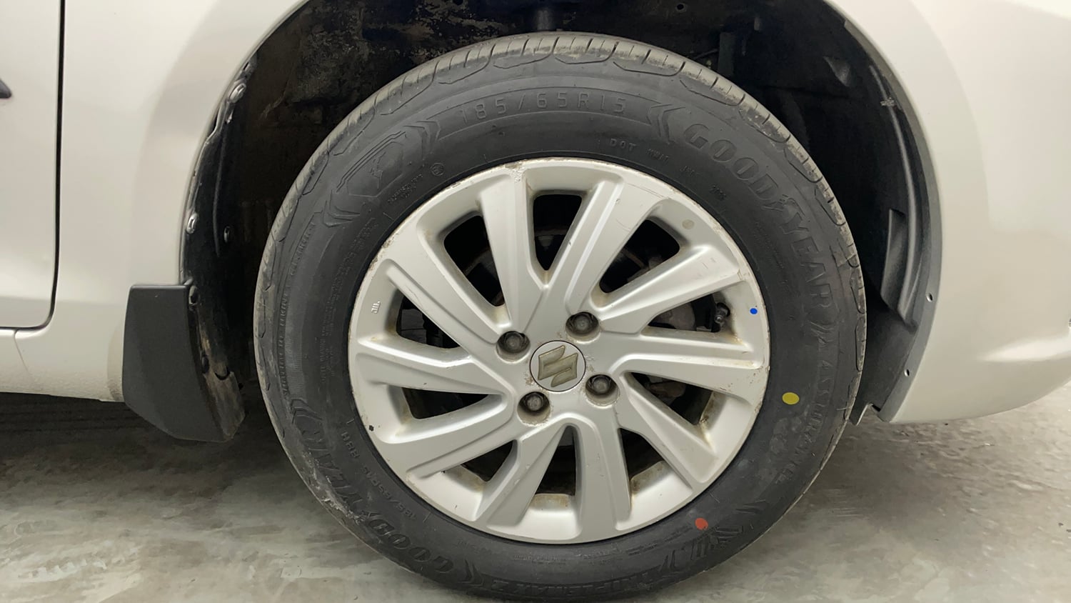 Used 2016 Maruti Suzuki Swift Dzire ZDI Diesel Manual tyres RIGHT FRONT TYRE RIM VIEW