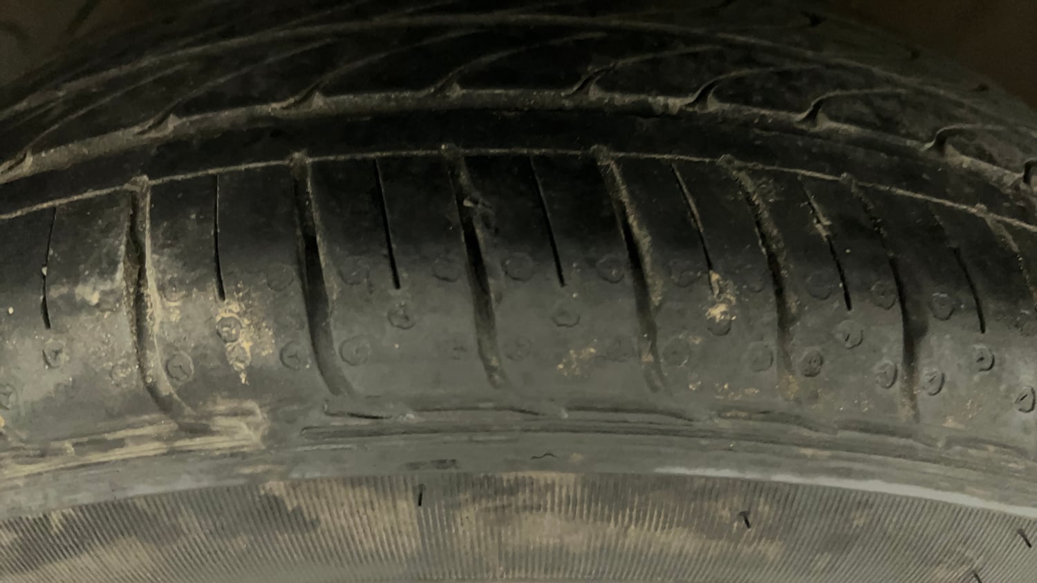 Used 2024 Hyundai Grand i10 Nios Sportz 1.2 Hy-CNG Duo Cng Manual tyres LEFT FRONT TYRE TREAD VIEW