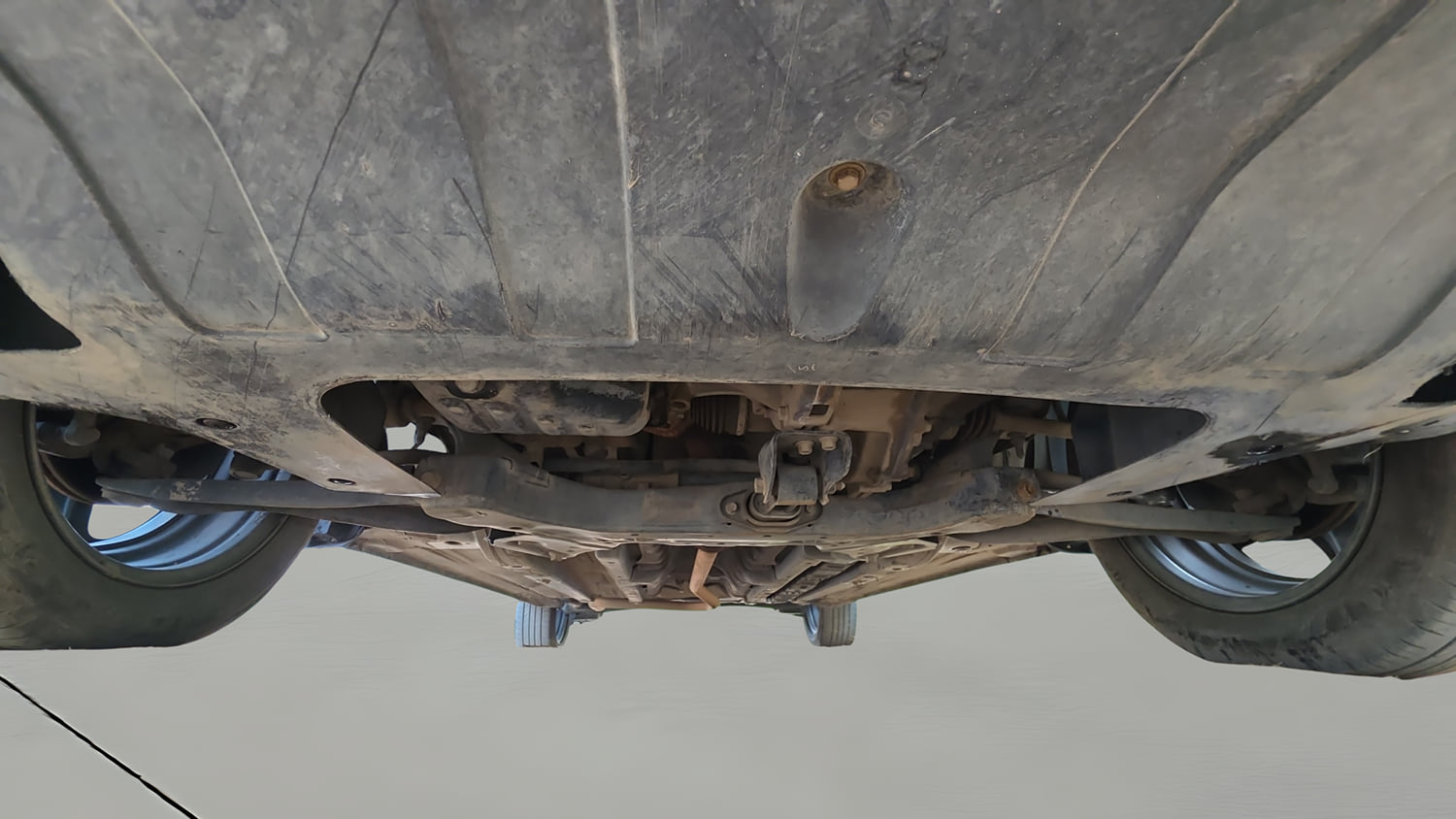 Used 2017 Hyundai Elite i20 Asta 1.2 Petrol Manual extra FRONT LEFT UNDERBODY VIEW