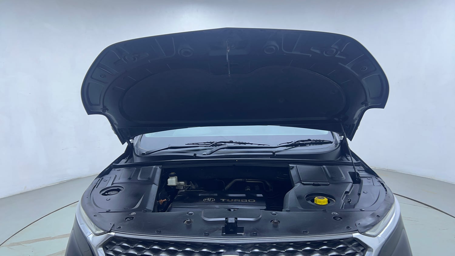 Used 2020 MG Motors Hector Sharp 1.5 DCT Petrol Petrol Automatic engine ENGINE & BONNET OPEN FRONT VIEW
