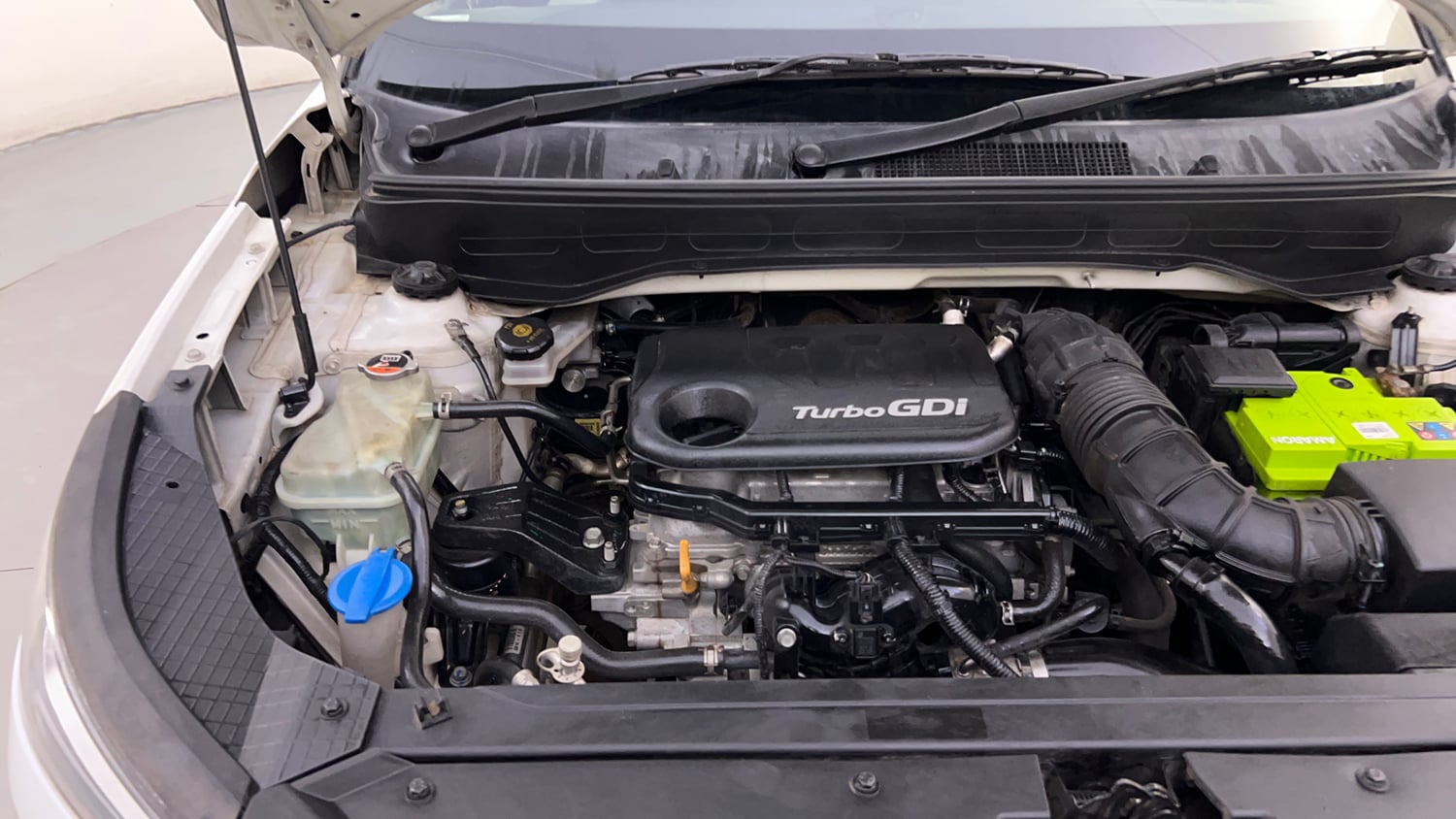 Used 2020 Hyundai Venue SX 1.0 Turbo Petrol Manual engine ENGINE RIGHT SIDE HINGE & APRON VIEW