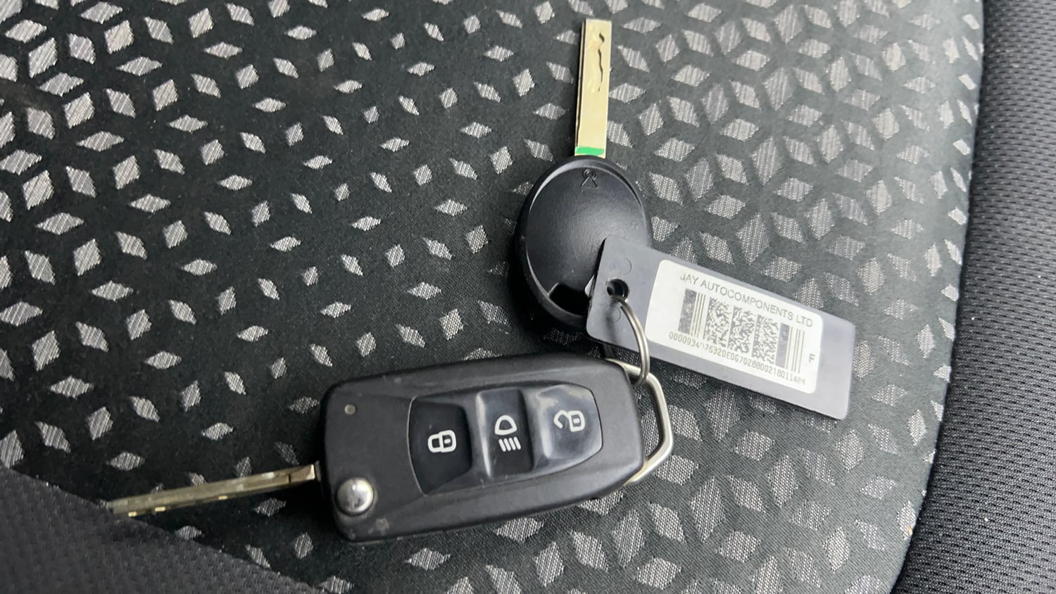 Used 2018 Tata Nexon XM Petrol Manual extra CAR KEY VIEW
