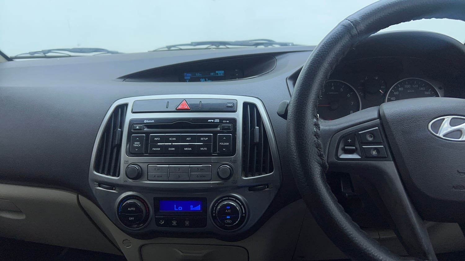 Used 2012 Hyundai i20 Sportz 1.2 Petrol Manual top_features Integrated (in-dash) music system