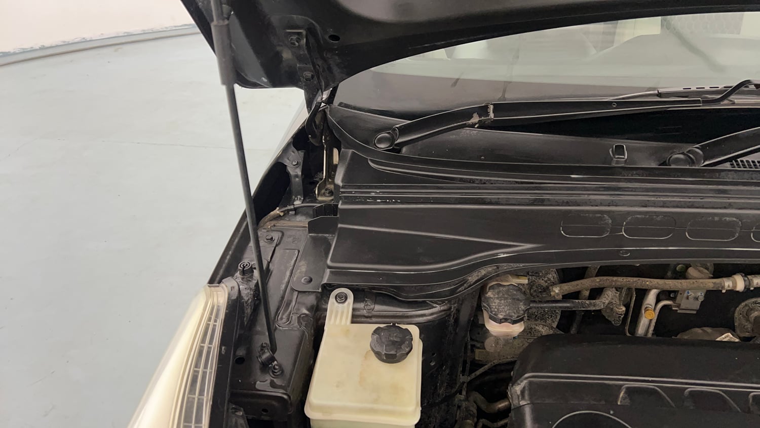 Used 2019 Hyundai Creta S 1.4 CRDi Diesel Manual engine ENGINE RIGHT SIDE HINGE & APRON VIEW