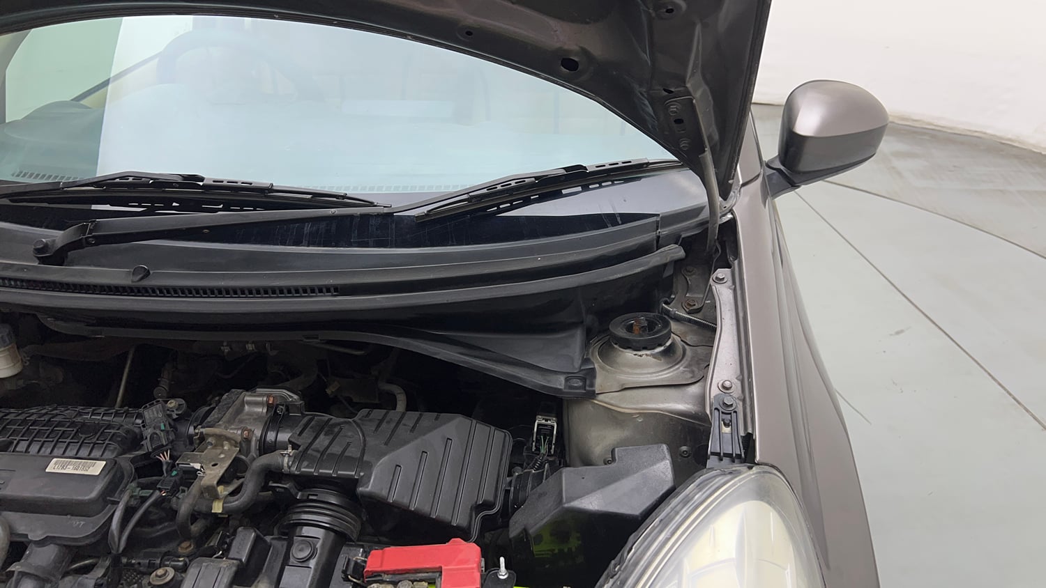 Used 2014 Honda Amaze 1.2 S i-VTEC Petrol Manual engine ENGINE LEFT SIDE HINGE & APRON VIEW