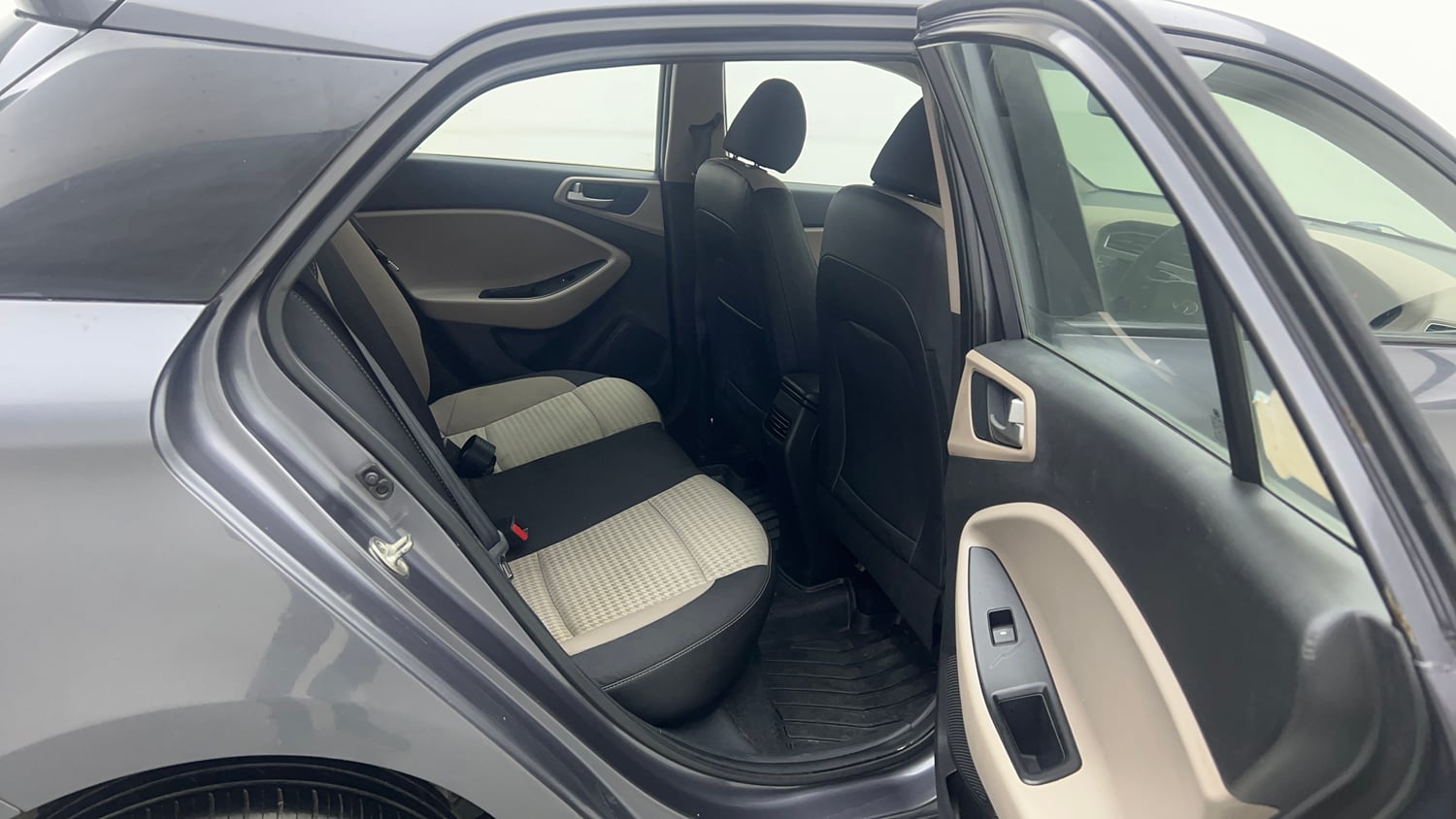 Used 2019 Hyundai Elite i20 Sportz Plus 1.2 Petrol Manual interior RIGHT SIDE REAR DOOR CABIN VIEW
