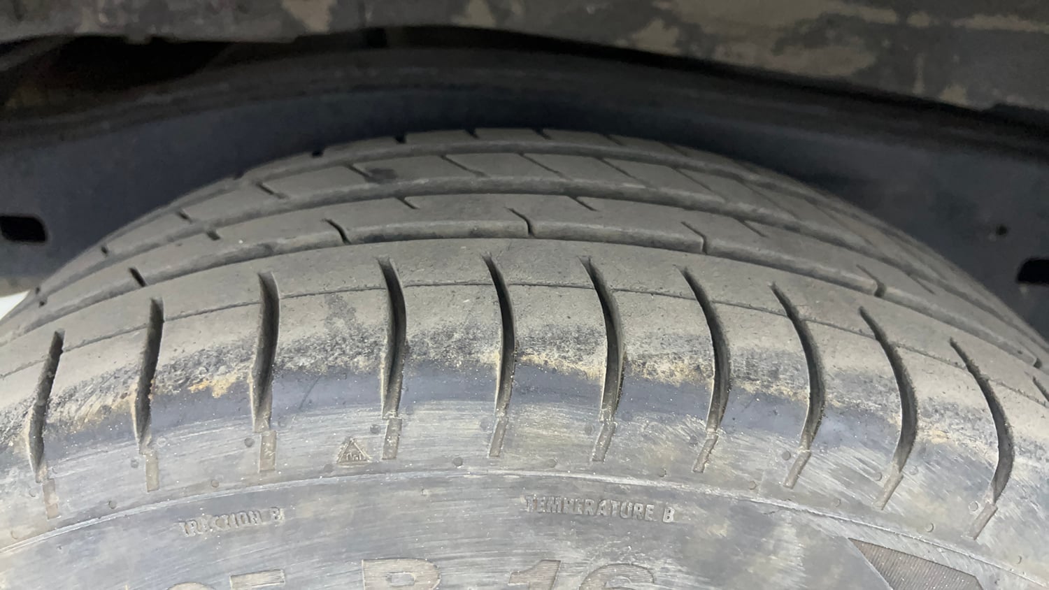Used 2016 Toyota Innova Crysta 2.4 G 7 STR Diesel Manual tyres RIGHT REAR TYRE TREAD VIEW