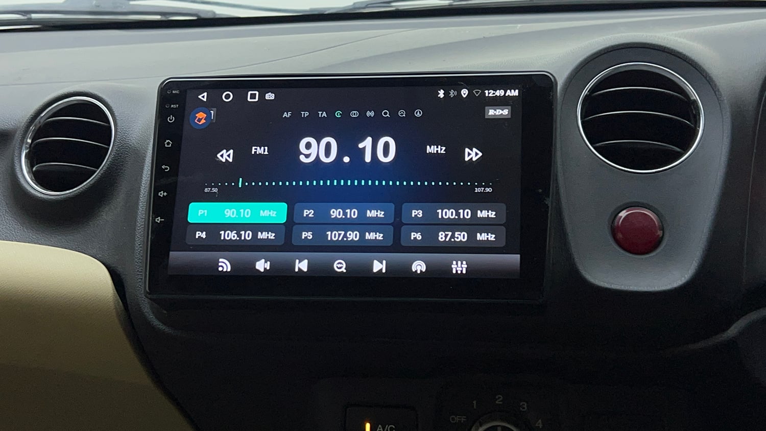 Used 2014 Honda Amaze 1.2 S i-VTEC Petrol Manual top_features Integrated (in-dash) music system