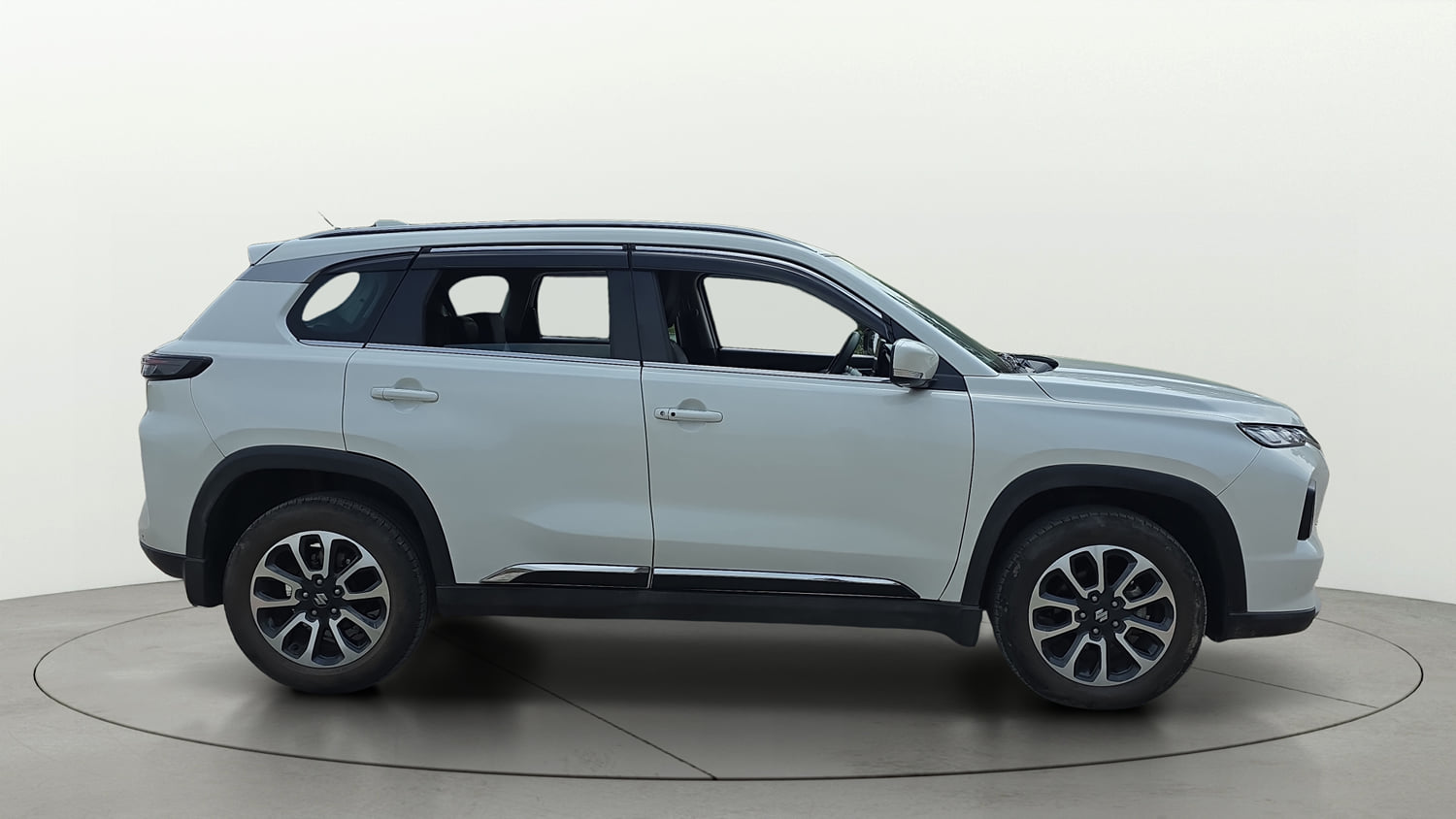 Used 2023 Maruti Suzuki Grand Vitara Zeta Smart Hybrid Petrol Manual exterior RIGHT SIDE VIEW