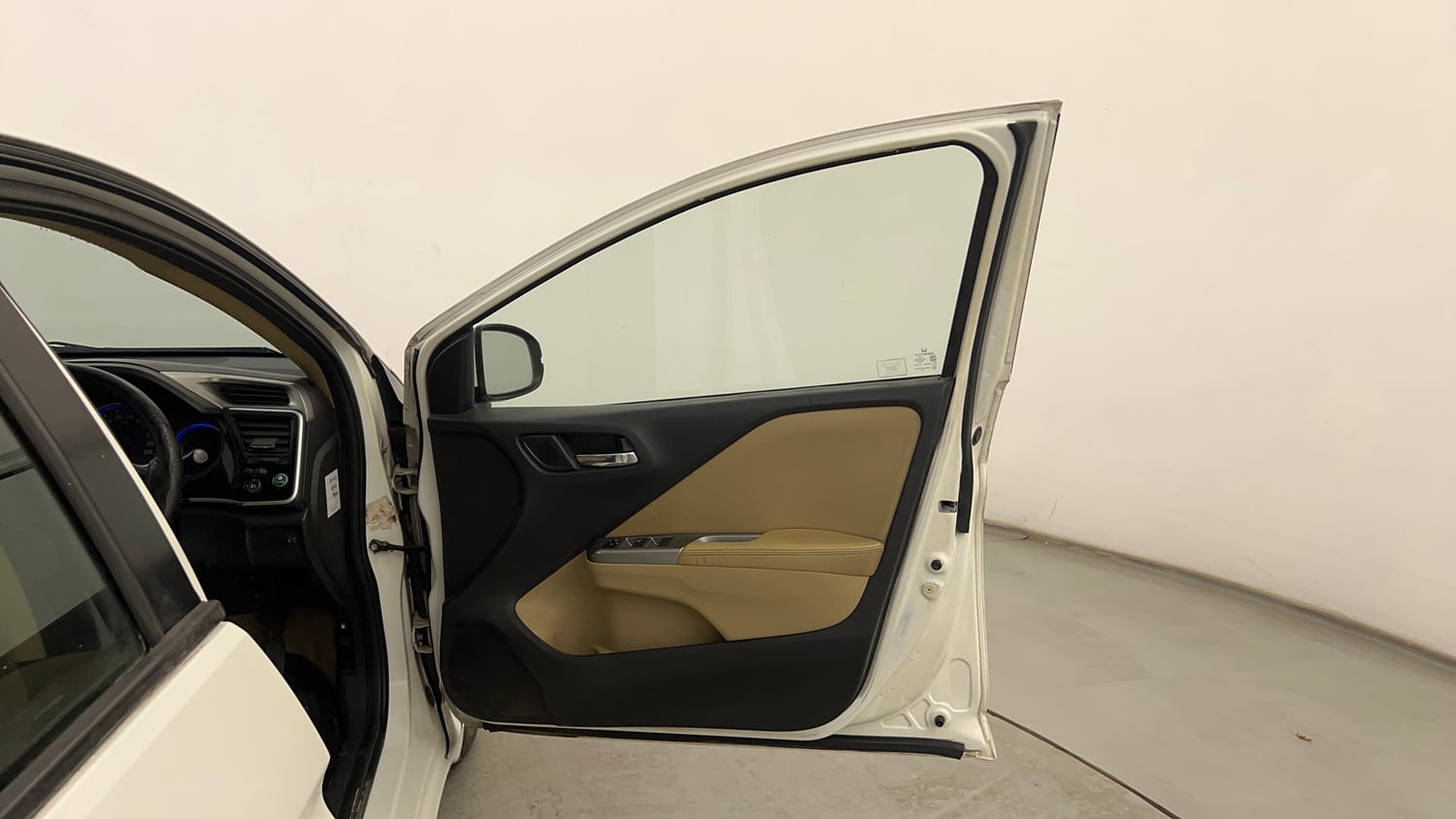 Used 2015 Honda City VX CVT Petrol Automatic interior RIGHT FRONT DOOR OPEN VIEW