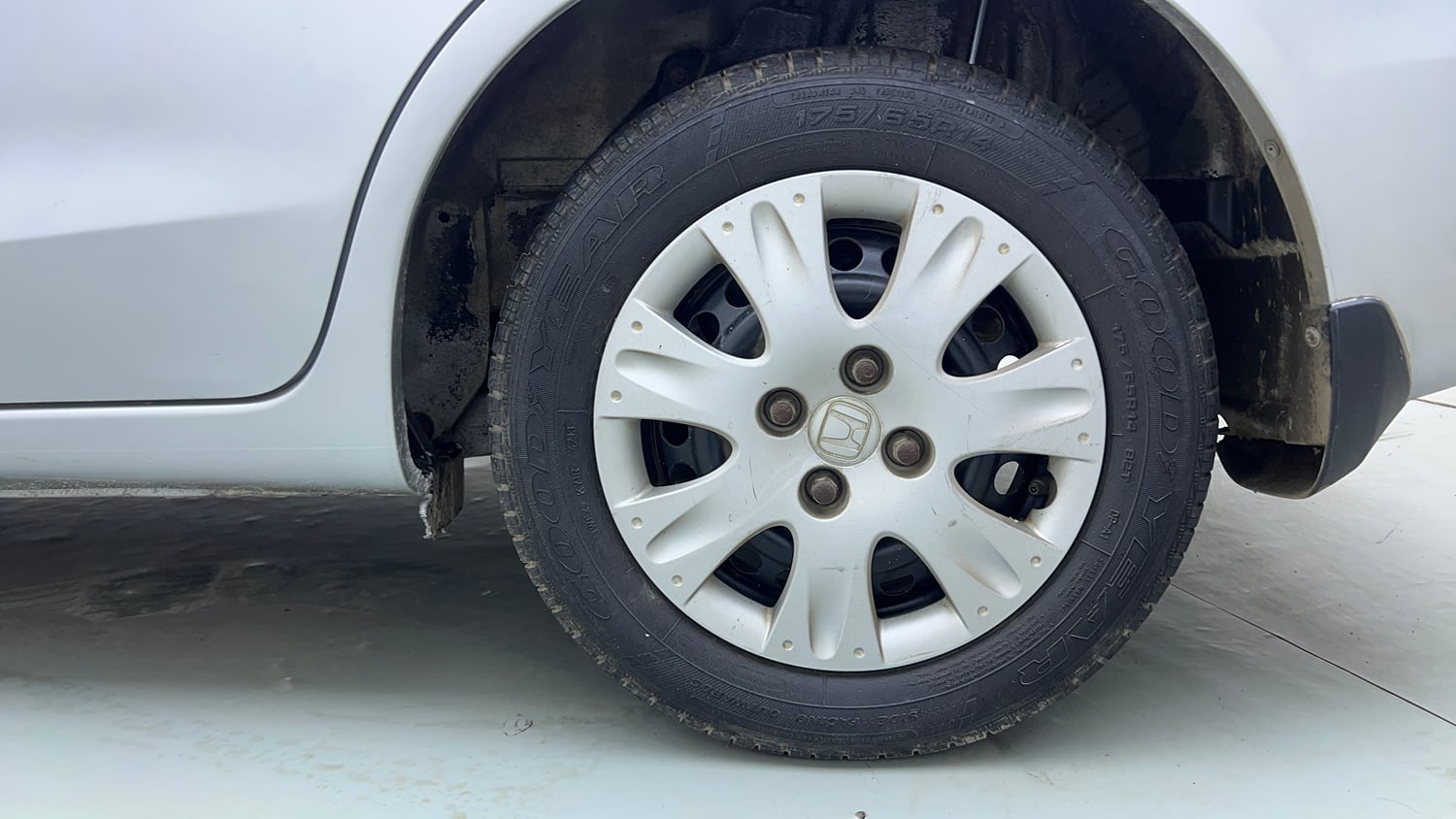 Used 2013 Honda Amaze 1.2 S i-VTEC Petrol Manual tyres LEFT REAR TYRE RIM VIEW