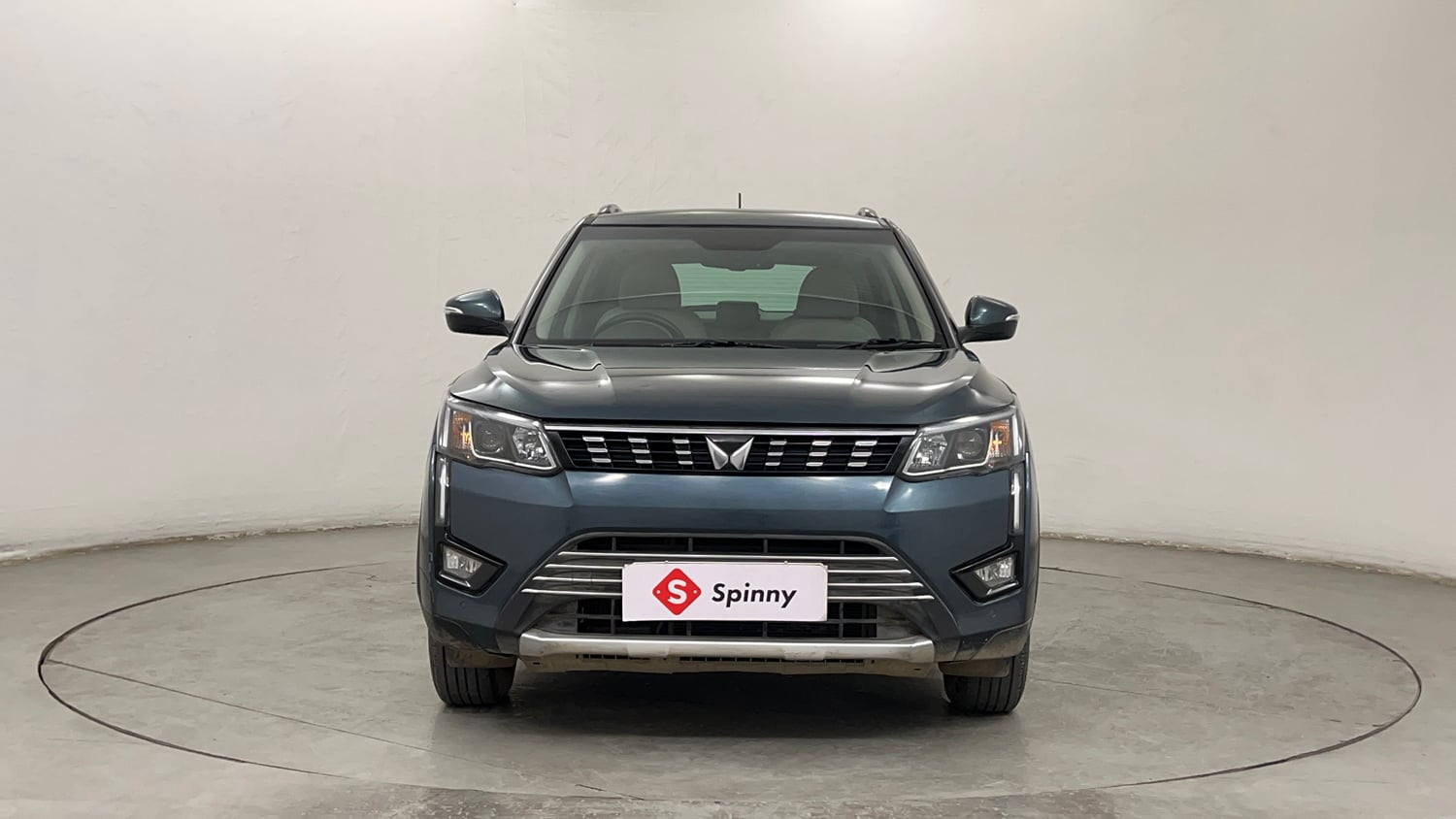 Used 2023 Mahindra XUV 300 W8 (O) 1.2 Petrol AMT Petrol Automatic exterior FRONT VIEW