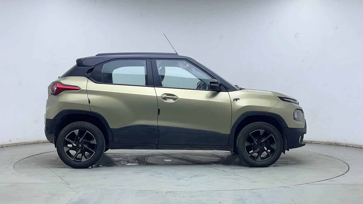 Used 2022 Tata Punch Kaziranga Creative MT Petrol Manual exterior RIGHT SIDE VIEW