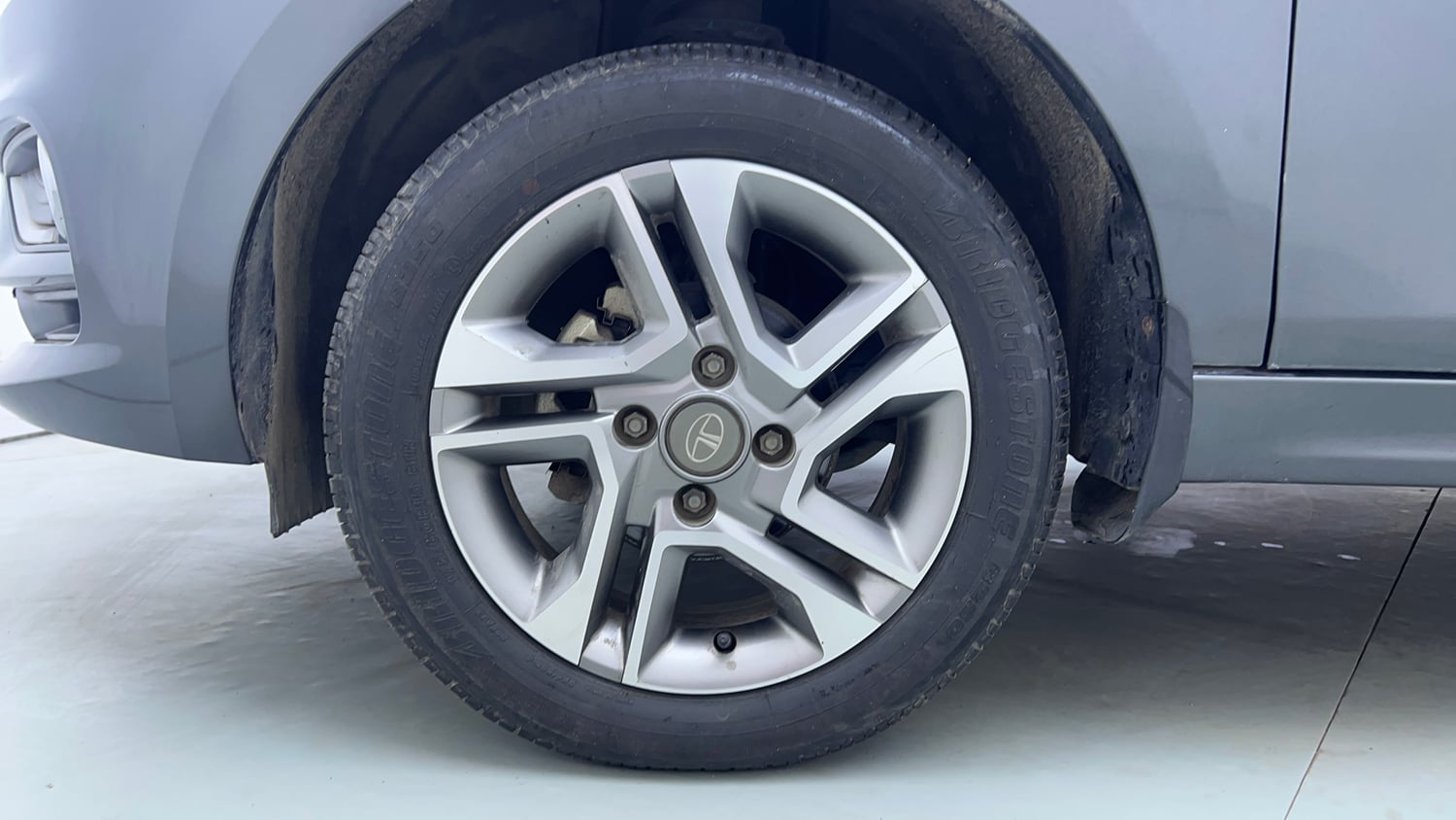 Used 2023 Tata Tigor XZ Plus Petrol Manual tyres LEFT FRONT TYRE RIM VIEW