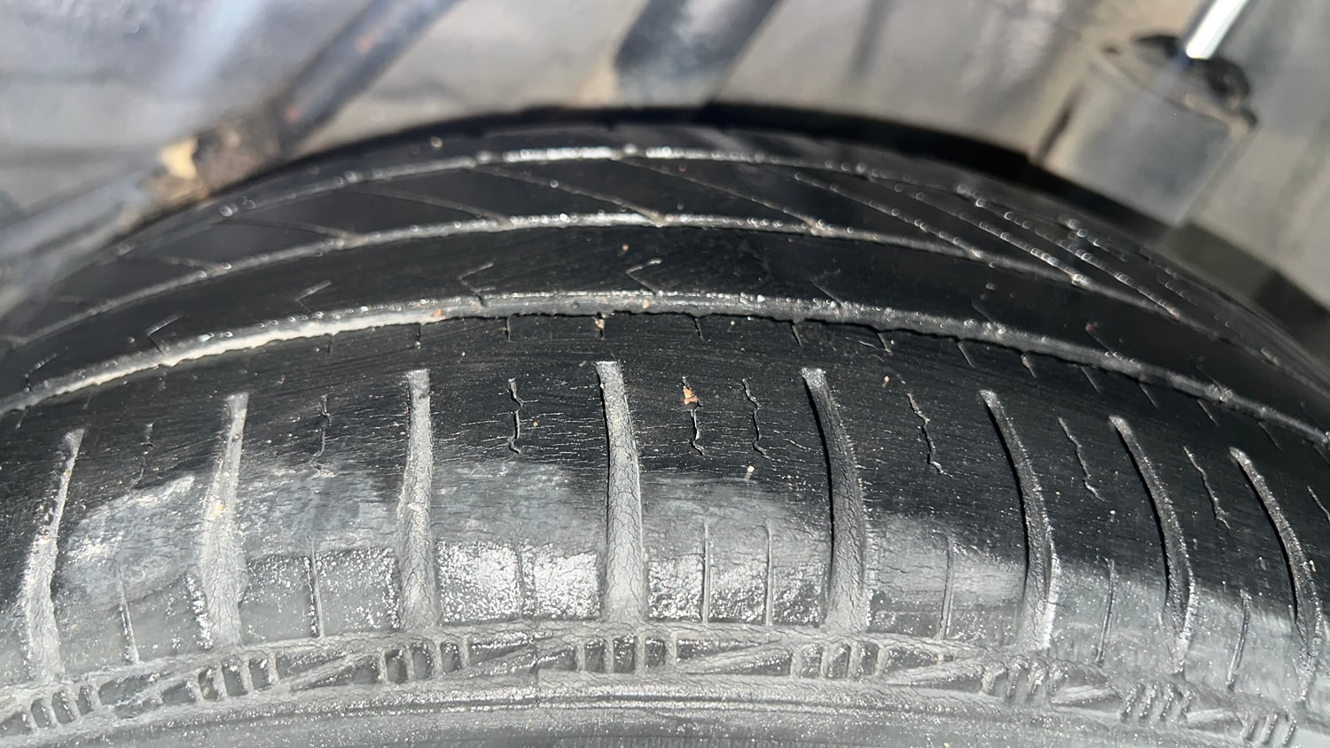 Used 2016 Honda Amaze 1.2 SX i-VTEC Petrol Manual tyres LEFT REAR TYRE TREAD VIEW