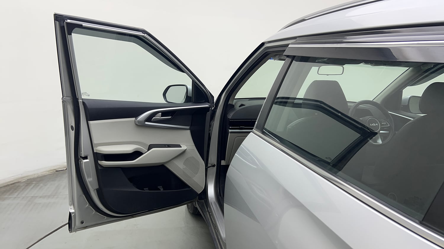 Used 2022 Kia Carens Prestige Plus 1.4 Petrol MT 7 STR Petrol Manual interior LEFT FRONT DOOR OPEN VIEW