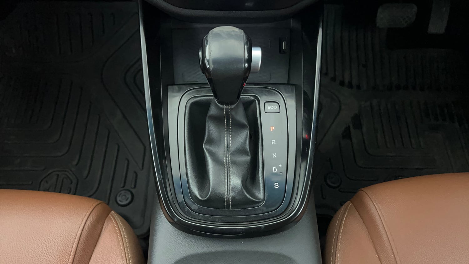 Used 2021 MG Motors Hector Plus Sharp 1.5 Petrol Turbo CVT 6-STR Petrol Automatic interior GEAR  KNOB VIEW