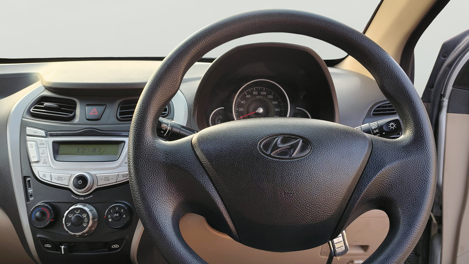 Used 2018 Hyundai Eon Magna + Petrol Manual interior STEERING VIEW