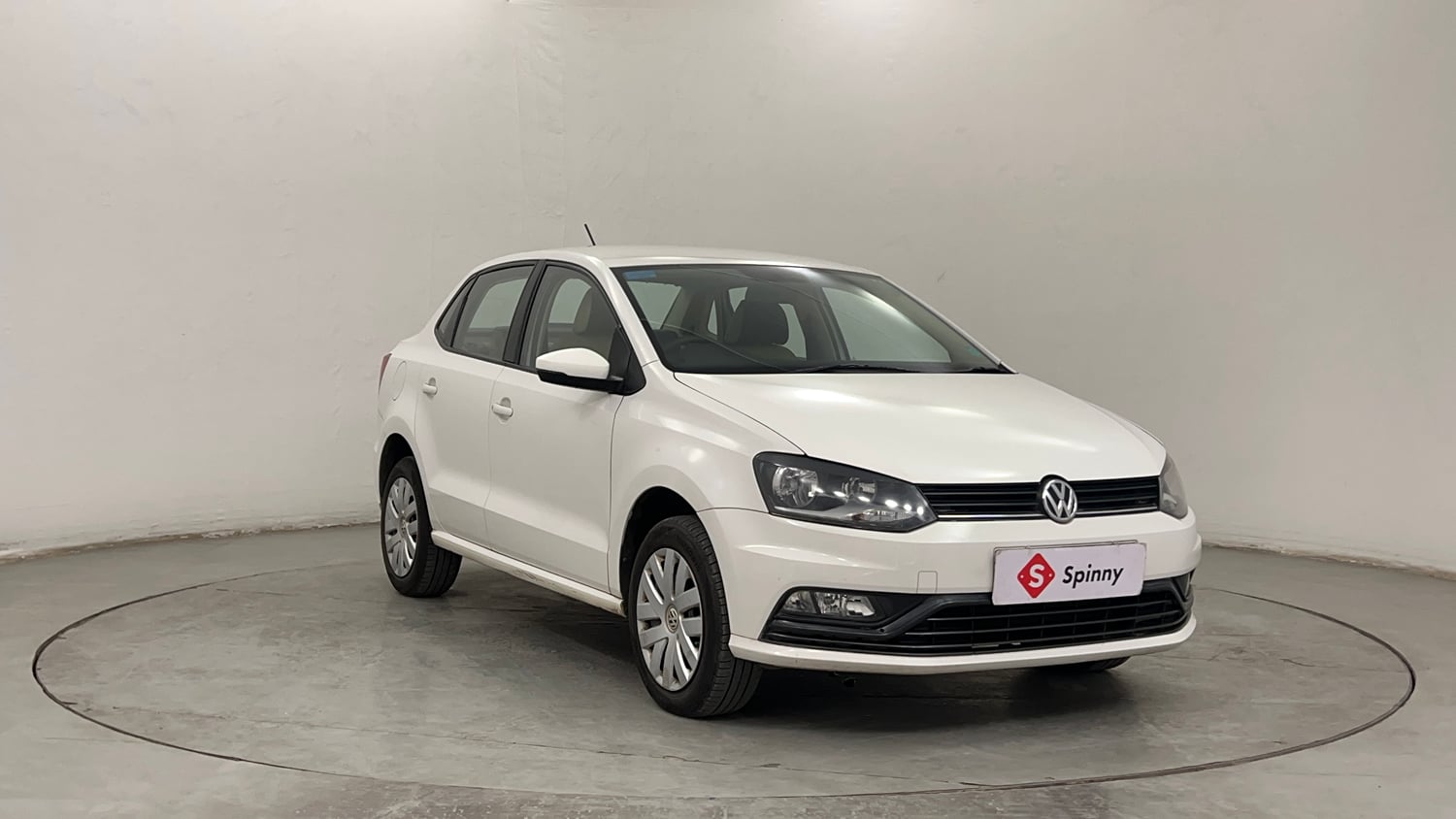 Used 2016 Volkswagen Ameo Comfortline 1.2L (P) Petrol Manual exterior RIGHT FRONT CORNER VIEW