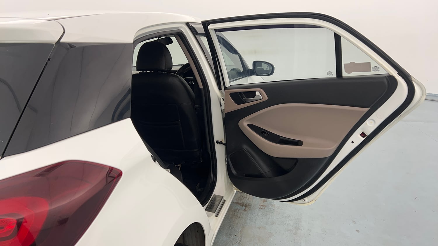 Used 2020 Hyundai Elite i20 Sportz Plus 1.2 Petrol Manual interior RIGHT REAR DOOR OPEN VIEW