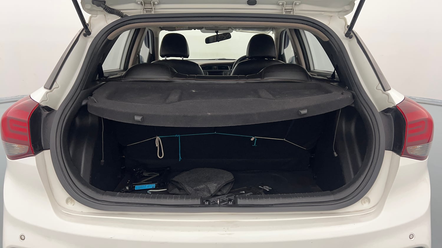 Used 2020 Hyundai Elite i20 Sportz Plus 1.2 Petrol Manual interior DICKY INSIDE VIEW