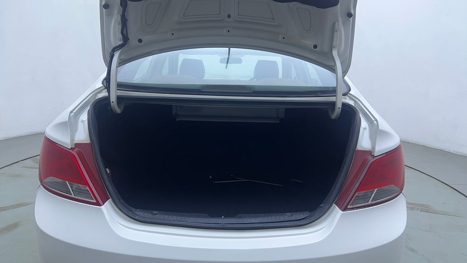 Used 2015 Hyundai Verna 1.4 VTVT Petrol Manual interior DICKY INSIDE VIEW