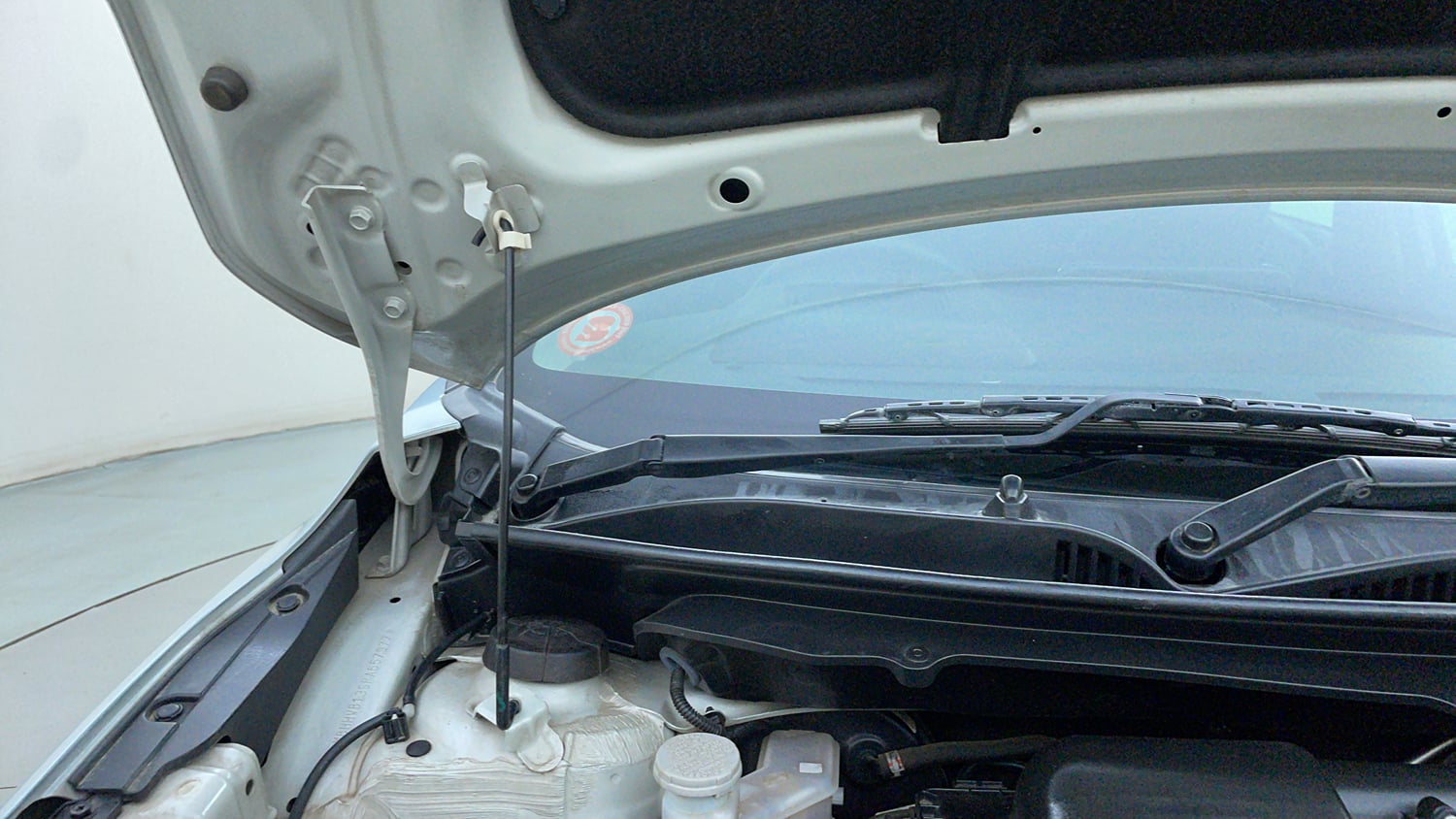 Used 2024 Maruti Suzuki Baleno Alpha AGS Petrol Automatic engine ENGINE RIGHT SIDE HINGE & APRON VIEW