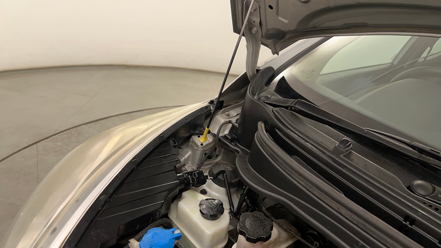 Used 2018 Hyundai Eon Era + Petrol Manual engine ENGINE RIGHT SIDE HINGE & APRON VIEW