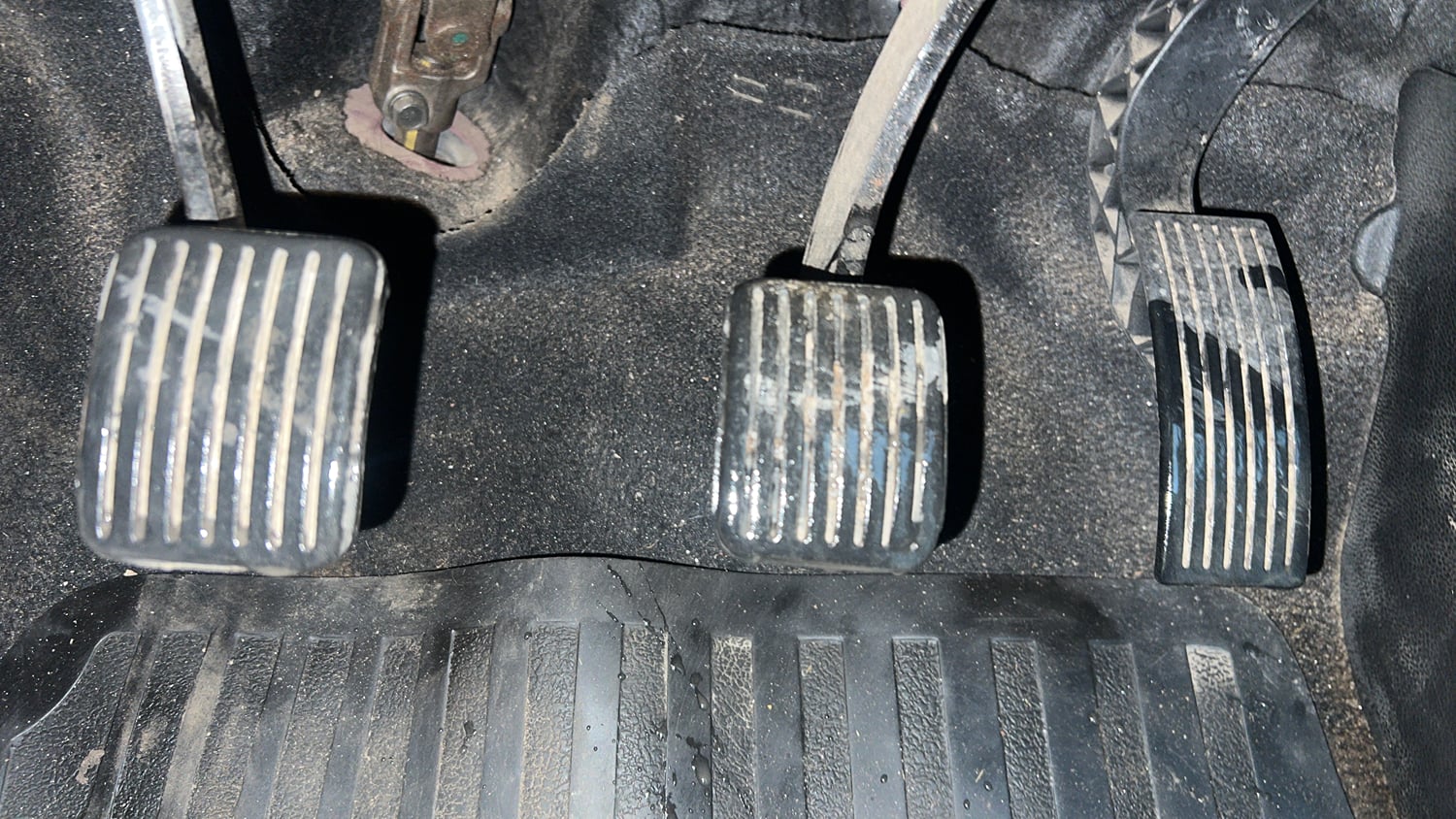 Used 2015 Hyundai Grand i10 Sportz 1.2 Kappa VTVT Petrol Manual interior PEDALS VIEW