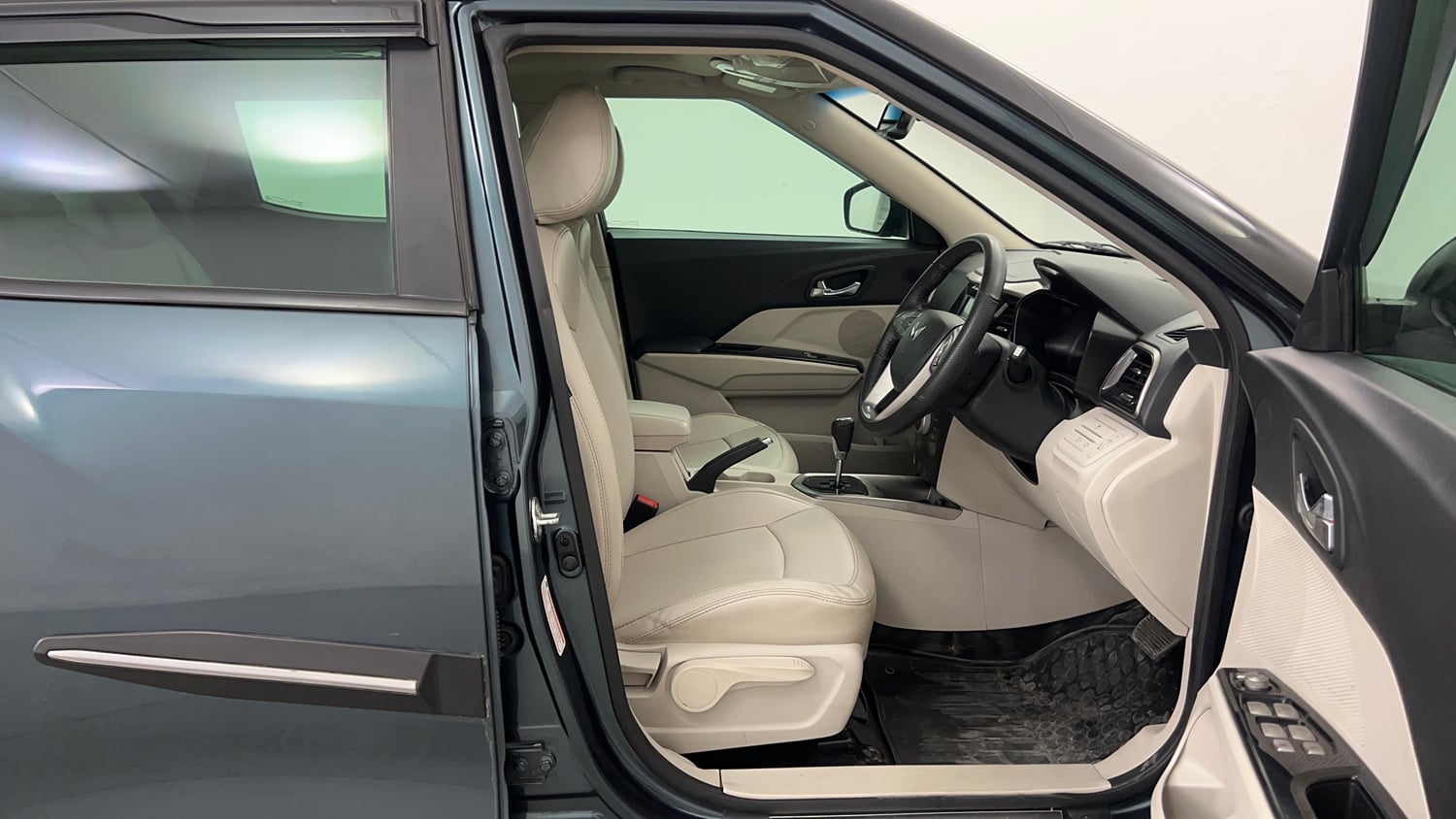 Used 2023 Mahindra XUV 300 W8 (O) 1.2 Petrol AMT Petrol Automatic interior RIGHT SIDE FRONT DOOR CABIN VIEW
