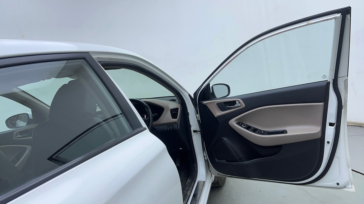 Used 2016 Hyundai Elite i20 Asta 1.4 CRDI Diesel Manual interior RIGHT FRONT DOOR OPEN VIEW