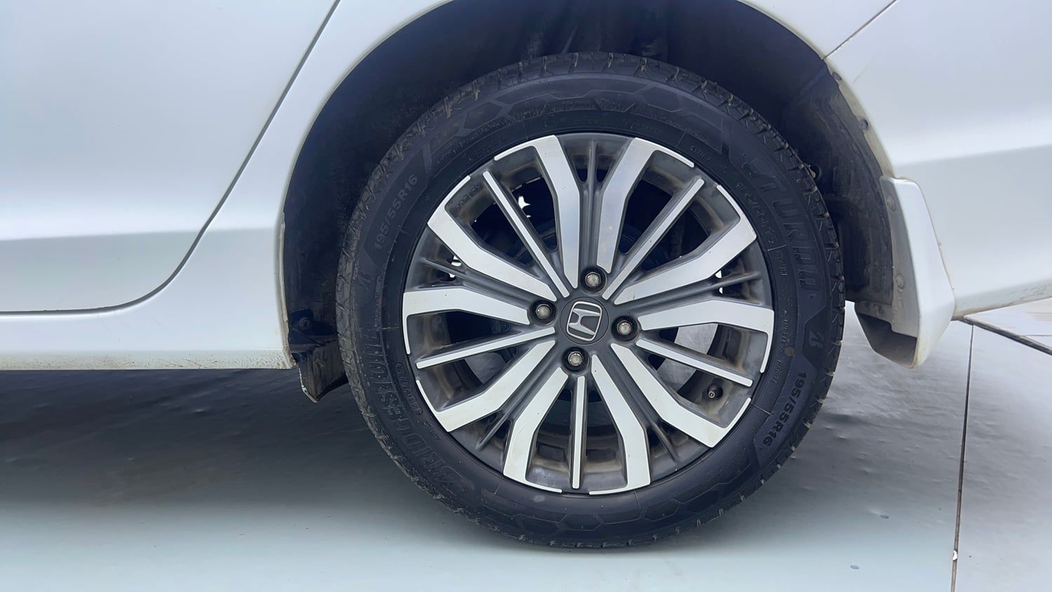 Used 2020 Honda City ZX CVT Petrol Petrol Automatic tyres LEFT REAR TYRE RIM VIEW