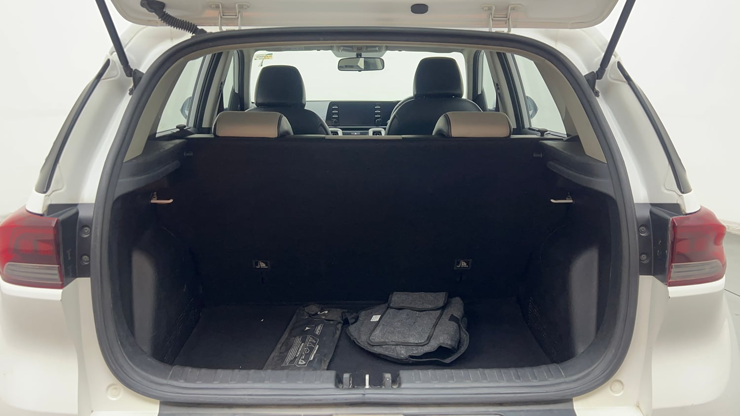 Used 2023 Kia Sonet HTX 1.5 Diesel Manual interior DICKY INSIDE VIEW